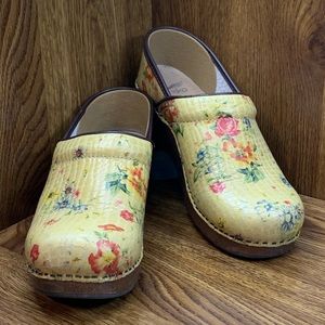 Dansko Professional Clog Tan Floral Croc Size 39